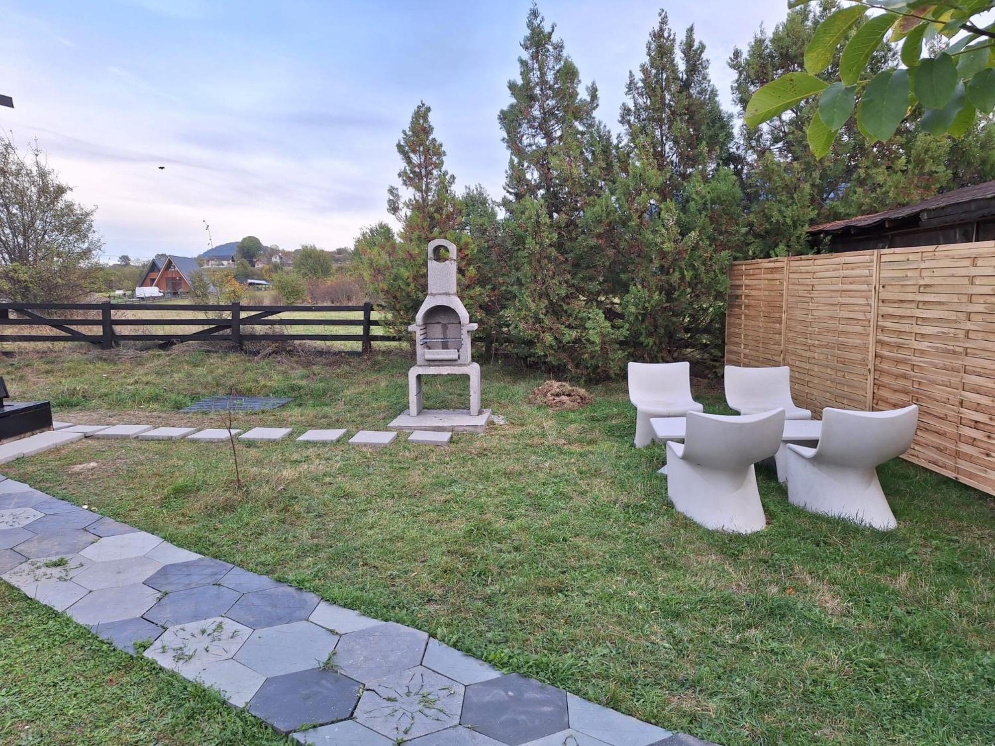 Bran White Clouds House And Chalet Exterior photo